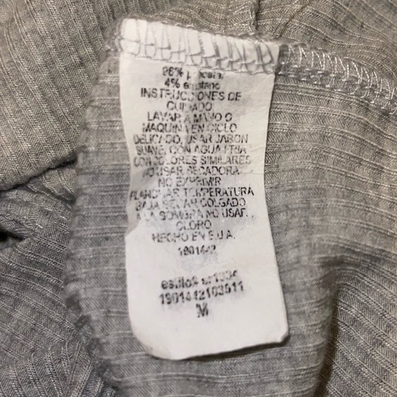 Color:Light grey, stretchy material, sleeves go down near elbow area depending - Picture 4 of 5